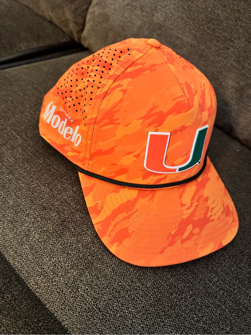 Branded Bills - Modelo UM hat